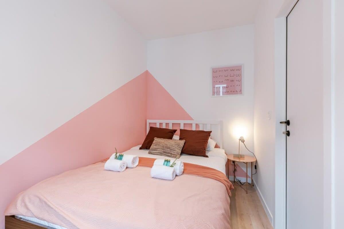 Colorful Pop Apartment In The Heart Of Антверпен Экстерьер фото