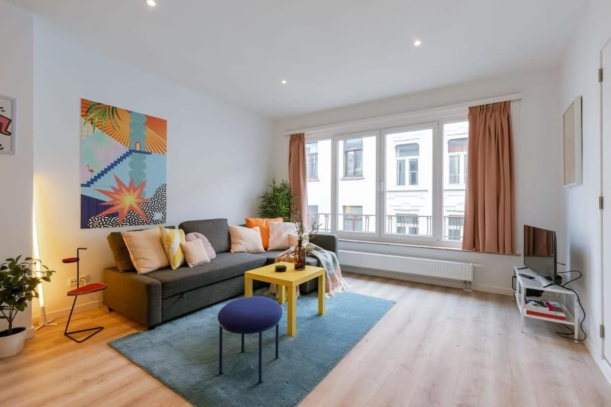 Colorful Pop Apartment In The Heart Of Антверпен Экстерьер фото