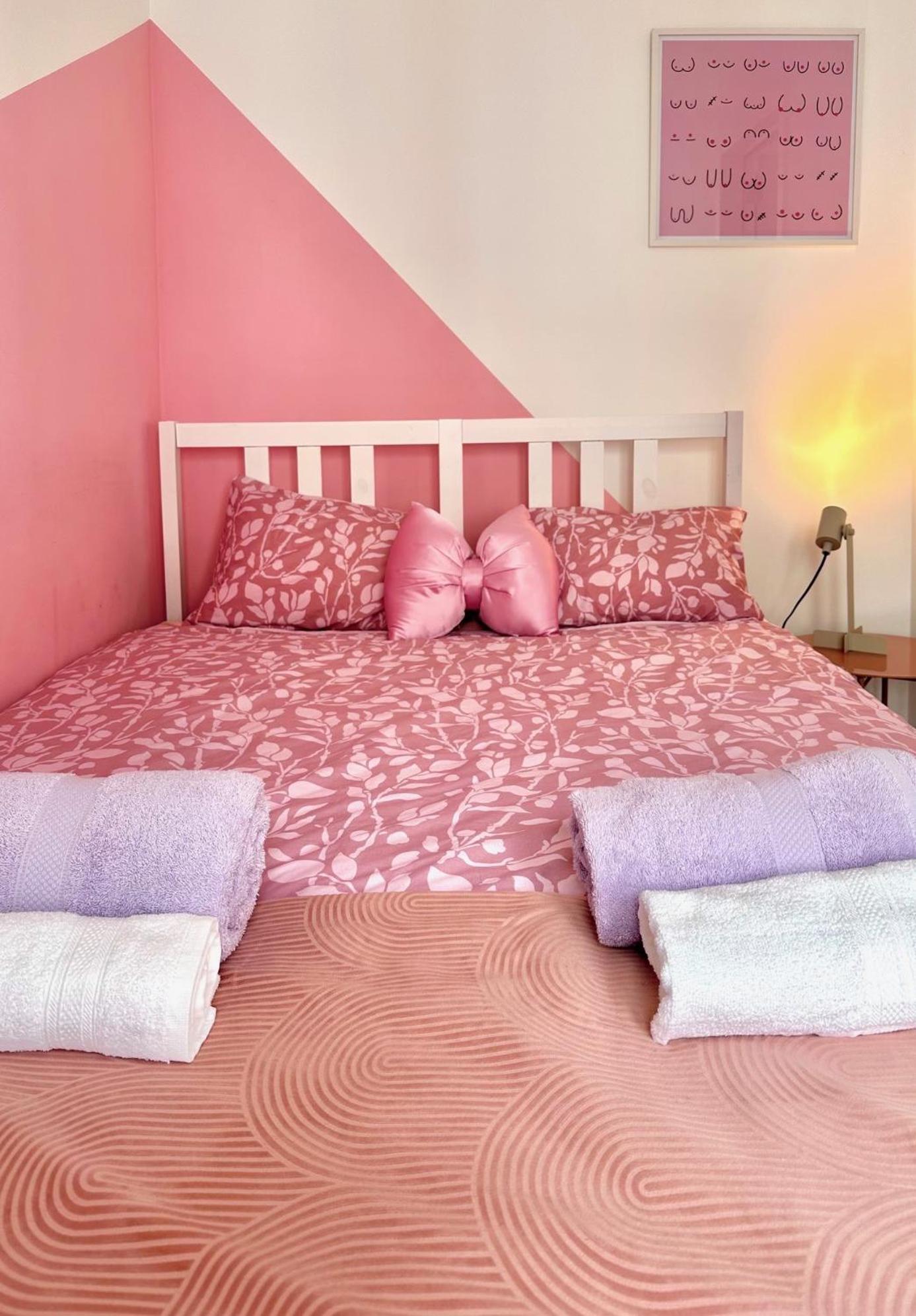 Colorful Pop Apartment In The Heart Of Антверпен Экстерьер фото